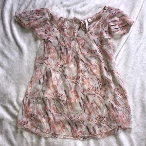 🍀 Lauren Conrad butterfly sleeve keyhole back!!!